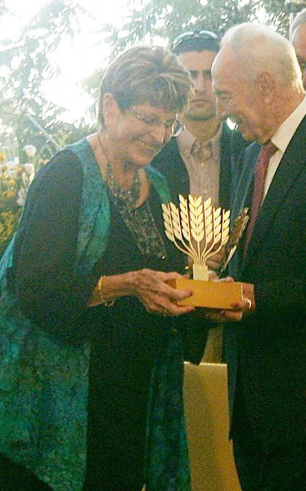 President�s Award for Volunteerism to Adas Aharoni