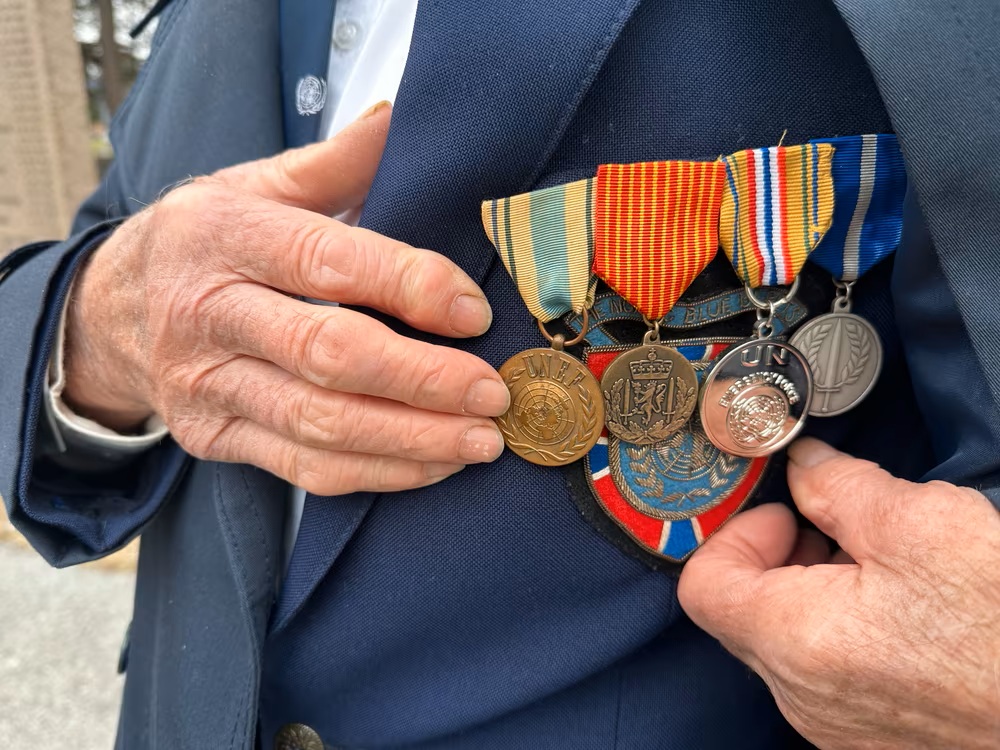 Norwegian  UNEF medal - wearing