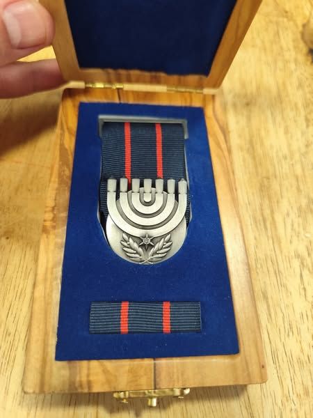 Box and Medal of Courage Israel Police